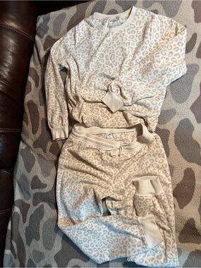 Old Navy Cream and Beige Leopard Print Pajama Set